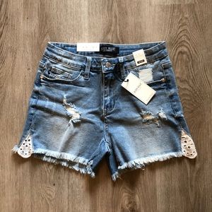 NWT Judy Blue Mila Mid Rise Crochet Detail Short